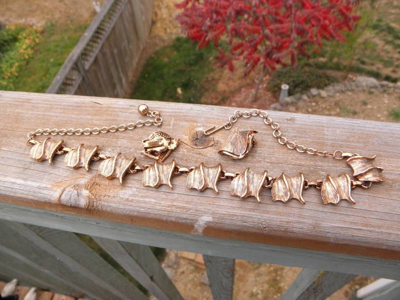 Vintage Modernist Kupfer-Kette Und Clip Ohrringe Set Vintage Modernist Kupfer-Kette Und Clip Ohrringe Set von Calessabay