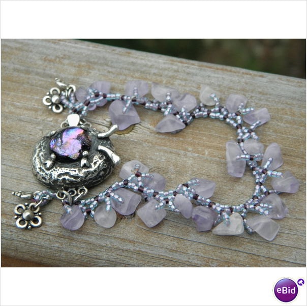 sterling Silber Mit Dichroic Glas Cabochon Lavendel Quarz Cute Bug Armband sterling Silber Mit Dichroic Glas Cabochon Lavendel Quarz Cute Bug Armband von Calessabay