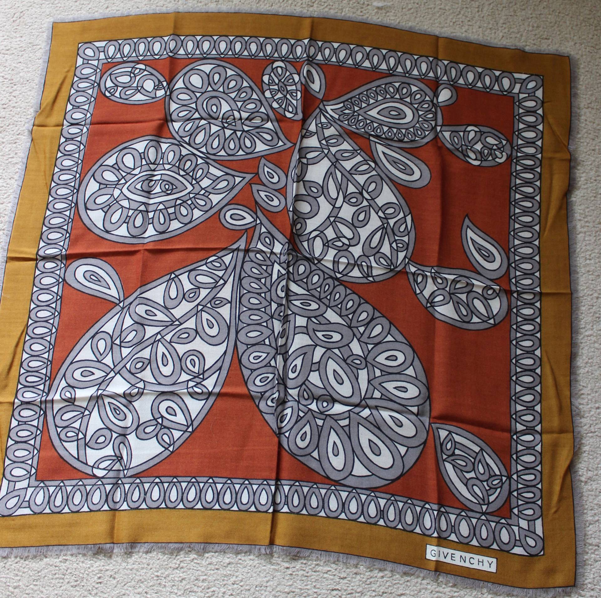 stilvoller Vintage Designer "Givenchy" Lady Heritage 100% Schurwolle Schal 72cm X 29cm Made in Der Schweiz stilvoller Vintage Designer "Givenchy" Lady Heritage 100% Schurwolle Schal 72cm X 29cm Made in Der Schweiz von Calessabay