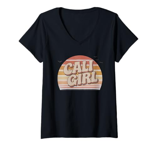 Damen Cali Girl Tshirt California Beach Sommer Urlaub 70er Retro T-Shirt mit V-Ausschnitt Damen Cali Girl Tshirt California Beach Sommer Urlaub 70er Retro T-Shirt mit V-Ausschnitt von Cali Girl Shirt Vintage Retro Beach Mädchen Urlaub