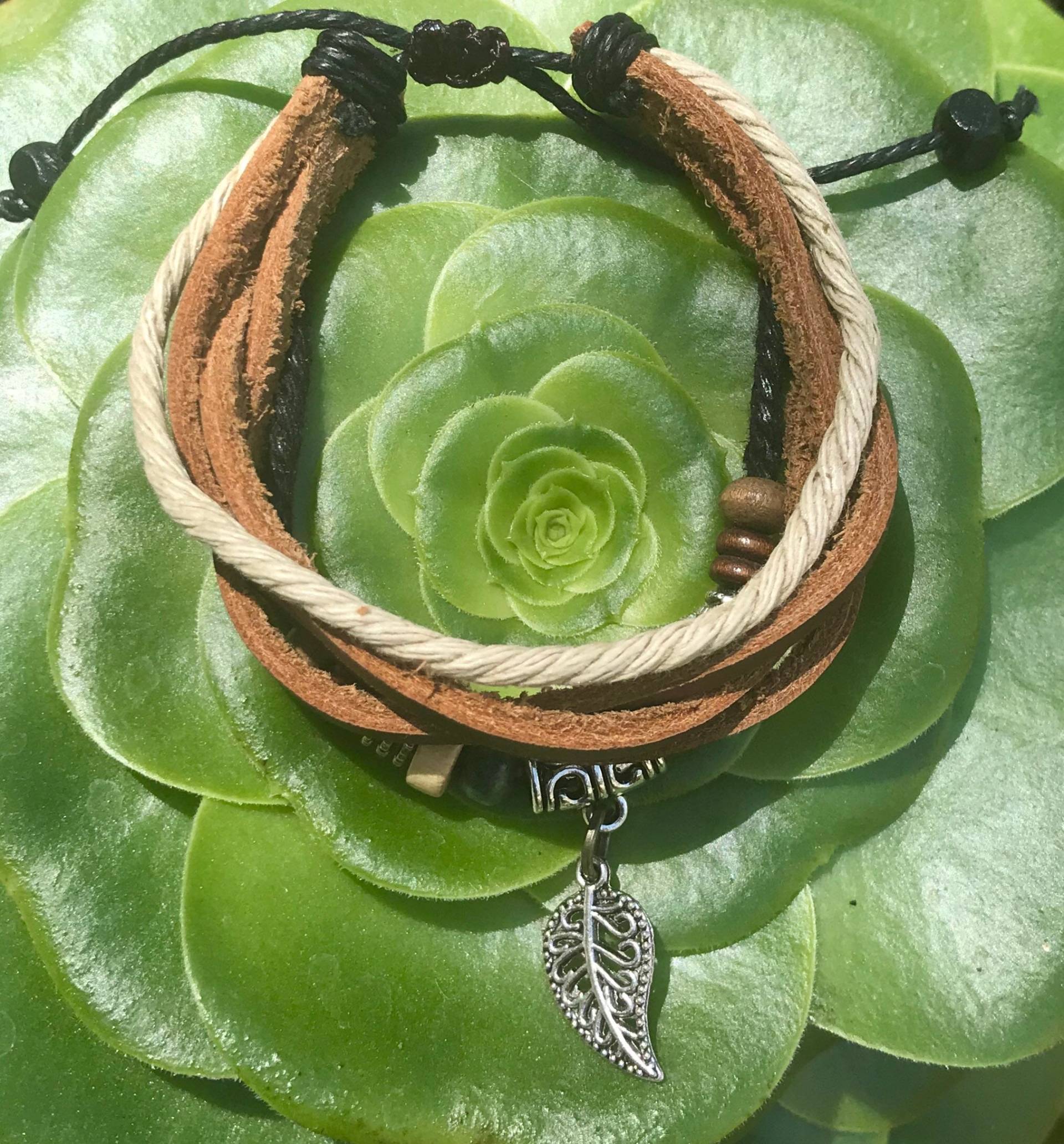 Der "Encinitas"Lederarmband Armband - Surfer Armband-Freundschaft Armband-strand Schmuck Bohoarmband Handgefertigt Der "Encinitas"Lederarmband Armband - Surfer Armband-Freundschaft Armband-strand Schmuck Bohoarmband Handgefertigt von CaliBracelet
