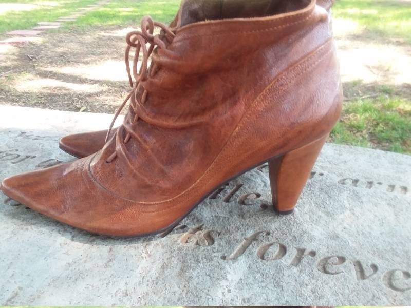 Heyraud Paris Leder Booties Handwerklich , Bezaubernd, Reduziert Auf 7, 5 von CaliCaliBeautifulVtg