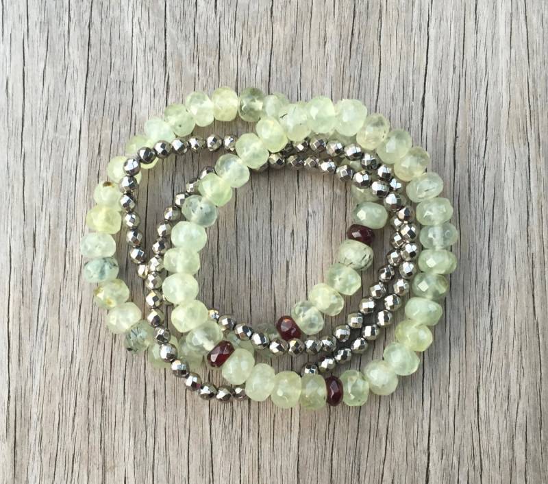 Prehnit Granat Armband Grün Burgund Silber Edelstein Stapel Armband Prehnit Granat Armband Grün Burgund Silber Edelstein Stapel Armband von CaliKhloe