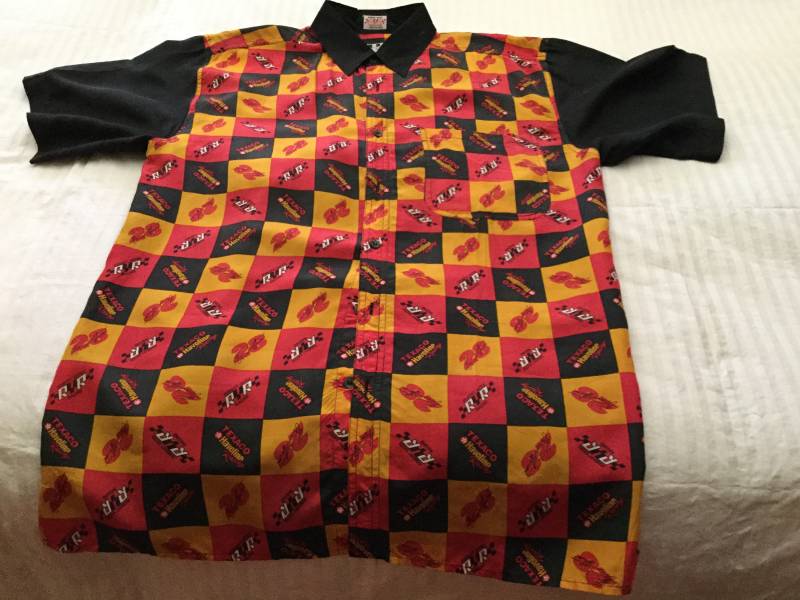 Ernie Irvan, Robert Yates, Texaco War Nascar Knopf Vorne Shirt Ernie Irvan, Robert Yates, Texaco War Nascar Knopf Vorne Shirt von Caliestatesellers