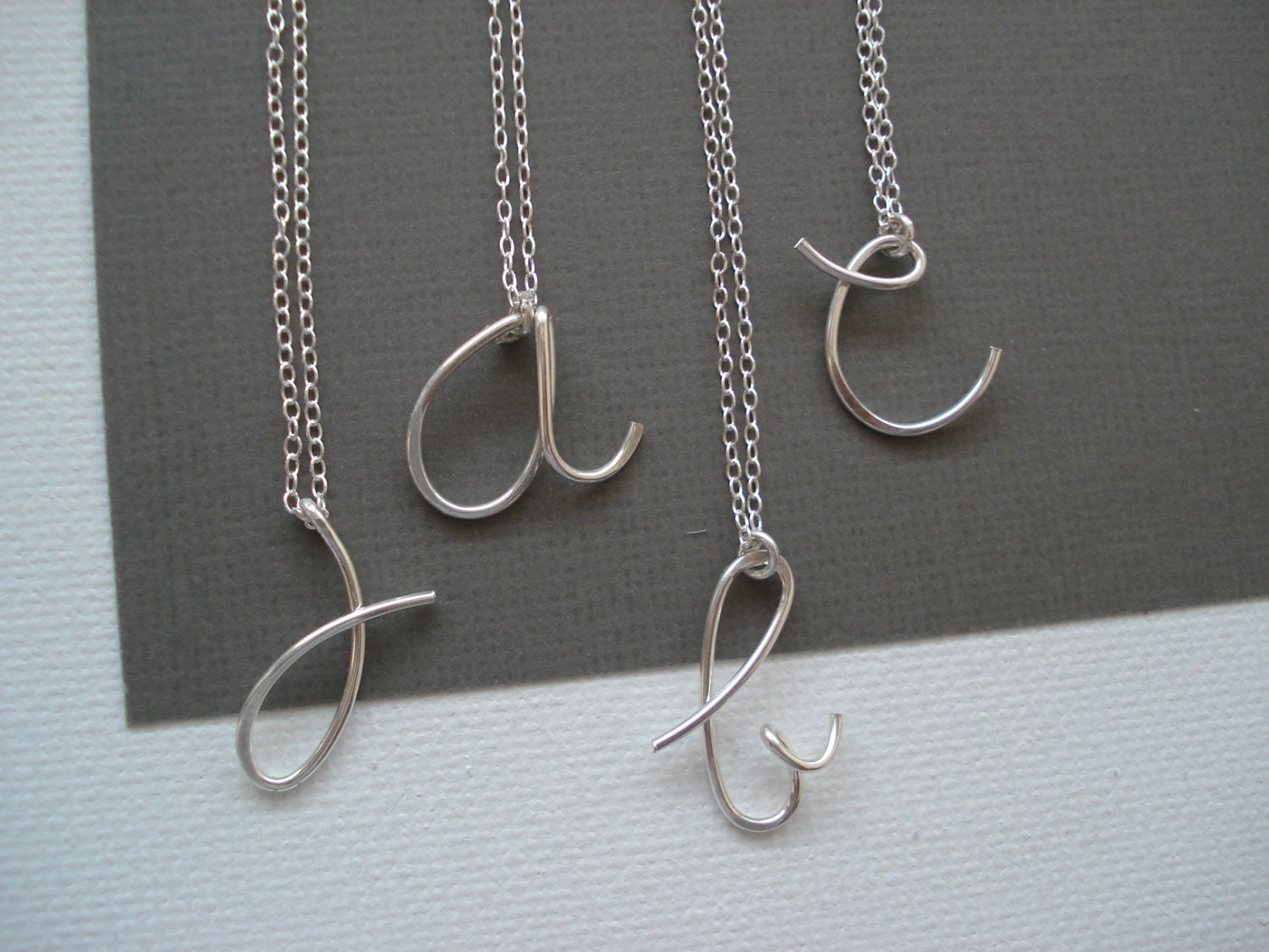 Personalisierte Erste Halskette ... Sterling Silber, Gold Fill Oder Rose Gold Fill, Draht Wickelte Handgemachte Kursive Initiale, Brautjungfer von CaliforniaAZ