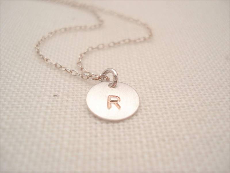 Personalisierte Erste Kreis Halskette ... Sterlingsilber, Gold Fill Oder Rosegold Plättchen, Einfache Alltägliche Schichtung, Brautjungfer Geschenk Personalisierte Erste Kreis Halskette ... Sterlingsilber, Gold Fill Oder Rosegold Plättchen, Einfache Alltägliche Schichtung, Brautjungfer Geschenk von CaliforniaAZ