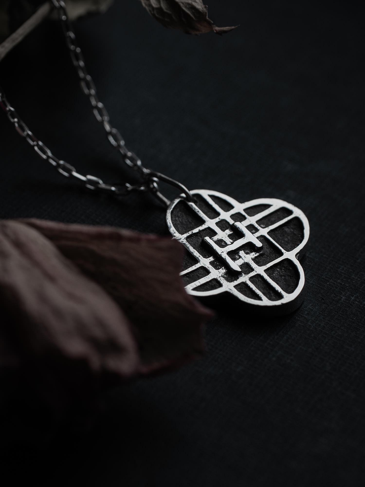 Silberne Huntrix Halskette Von Kpop Demon Hunters von CalithilEluidan