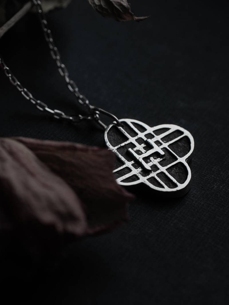 Silberne Huntrix Halskette Von Kpop Demon Hunters von CalithilEluidan