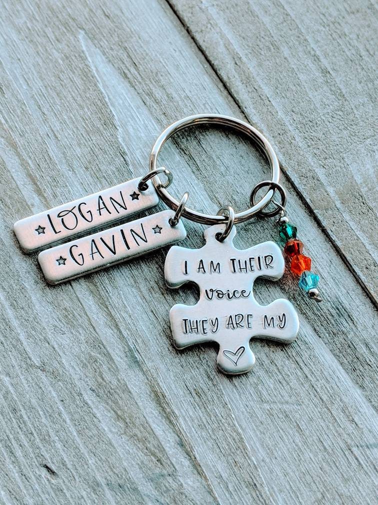 Hand Gestempelt Autismus Bewusstsein Keychain | Personalisierter Name, Swarovski-Kristalle von CallieMaeCrafts