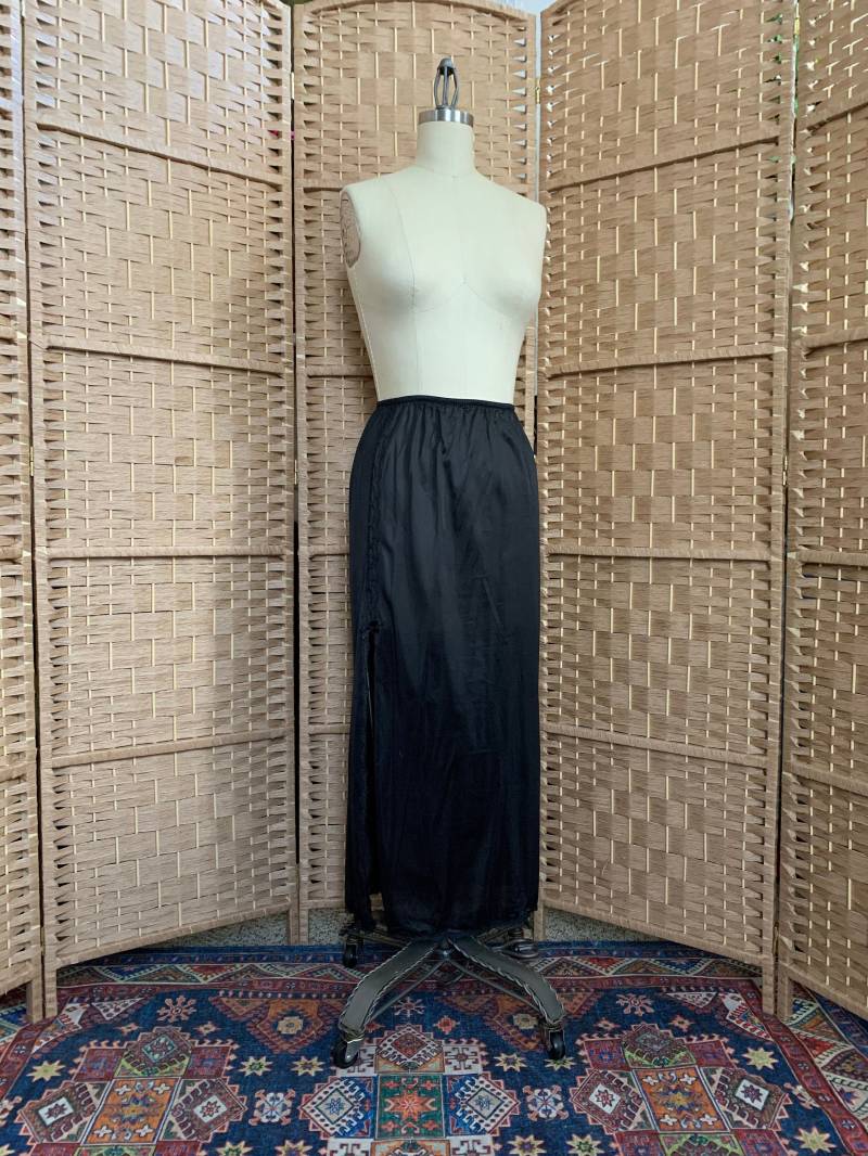 1950Er Jahre Peekaboo Cascade Slip. Vanity Fair - Klein/Mittel von Calligramme