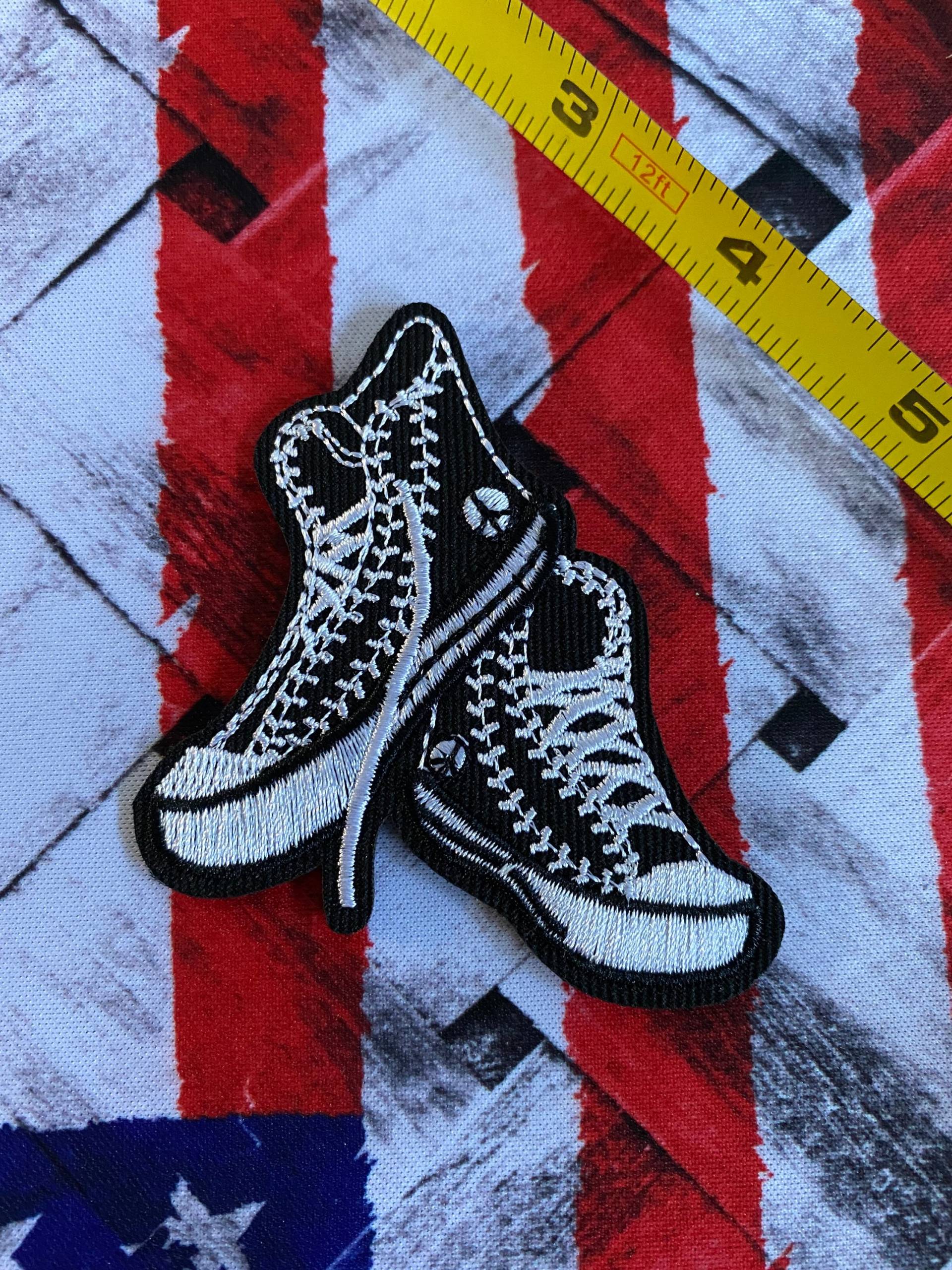 Bügel Patch Bestickter Aufnäher Custom - Tücher Punk Vintage 1x Sneakers von CallumKingWorkshop