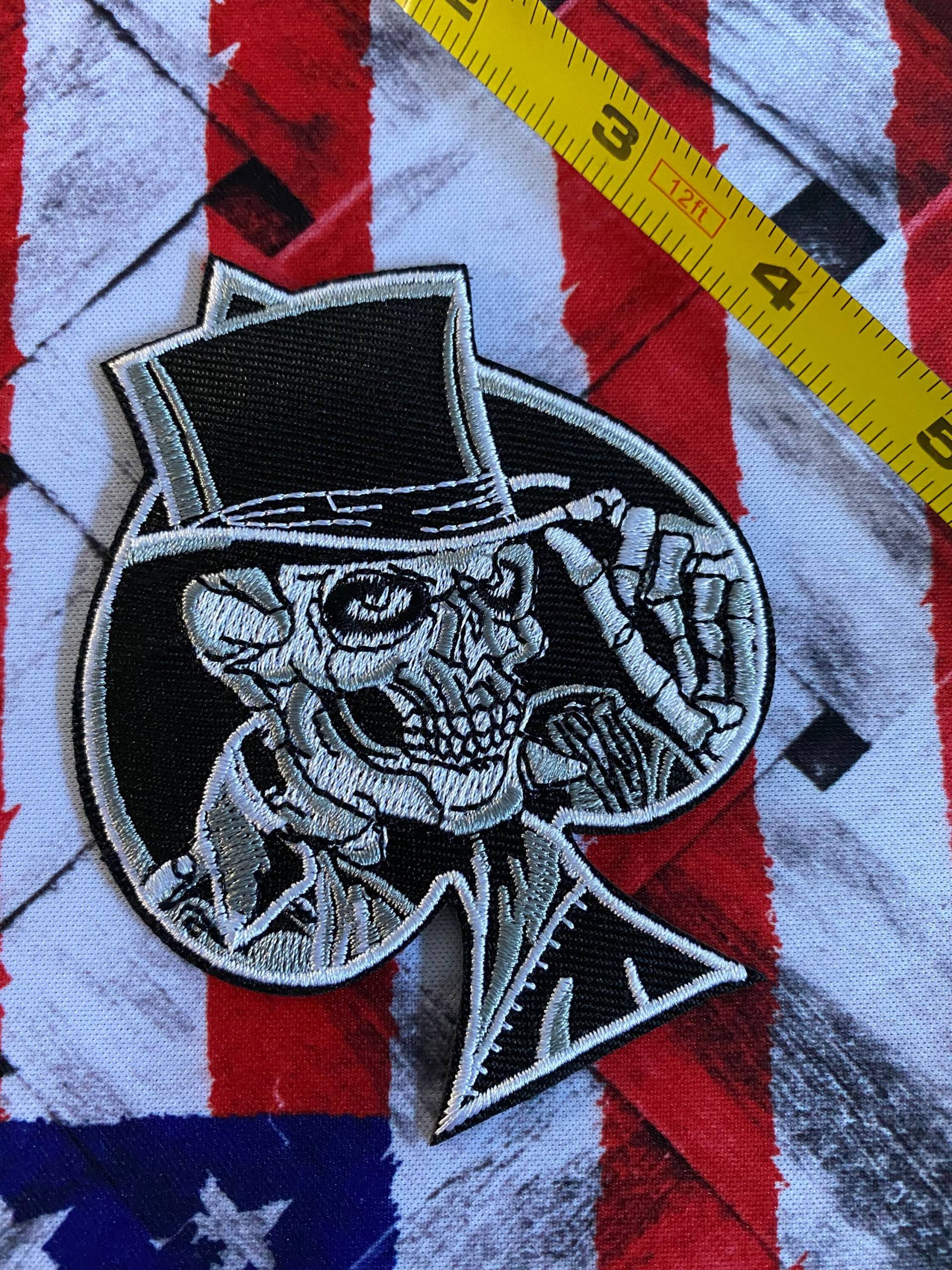 Bügel Patch Bestickter Aufnäher Custom - Tücher Punk Vintage 1x Spade Skull von CallumKingWorkshop