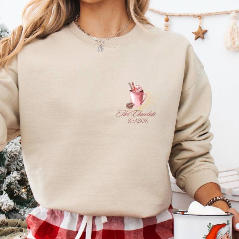 Hot Chocolatee Season Sweatshirt, Christmas Holiday Sweater, Cute Women Gift For Her, Winter Style von CalmetCharme