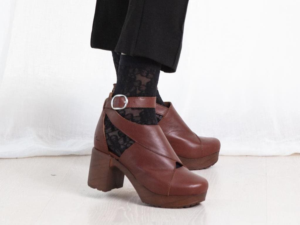 Cognac Leder Clog Schuh Auf Weicher Plateau-Bea Cognac, Calou Stockholm von CalouStockholmCo