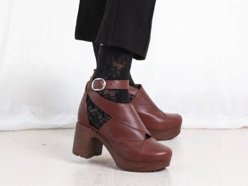 Cognac Leder Clog Schuh Auf Weicher Plateau-Bea Cognac, Calou Stockholm von CalouStockholmCo