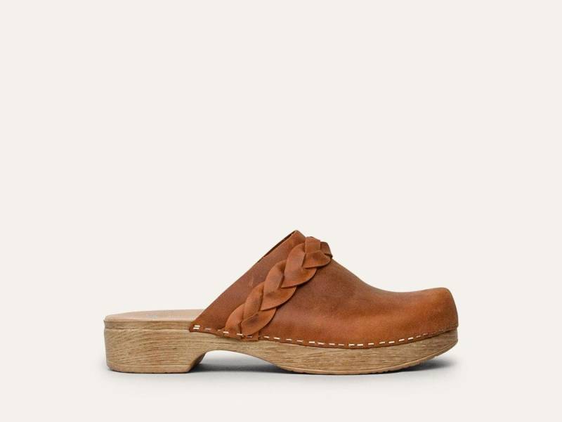 Low Heel Clog Mit Geflochtenem Detail, Braunes Leder-Helena Brown, Calou Stockholm von CalouStockholmCo