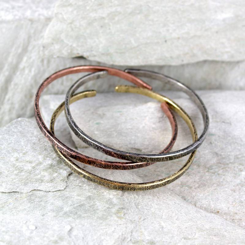 stapelbare Armbänder Aus Gemischten Metallen, 3Er-Set, Verstellbare Offene Armreifen. "Orb' Von Caltha von CalthaJewelry