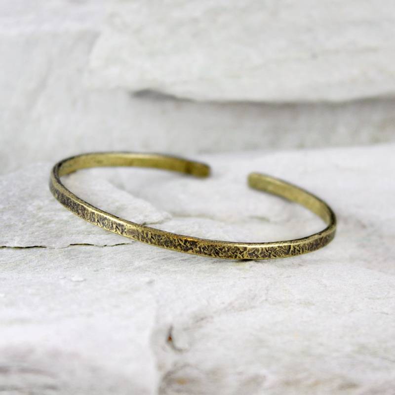 strukturierter Armreif Aus Messing Verstellbarer Unisex-Schmuck. "Irregular' Von Caltha von CalthaJewelry