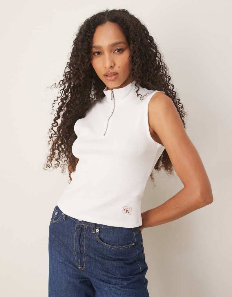 Calvin Klein Jeans - Ärmelloses Polo-Oberteil in Weiß mit kurzem Reißverschluss und Logo von Calvin Klein Jeans