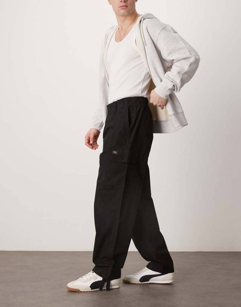 Calvin Klein Jeans - Cargohose aus Popeline in Schwarz Calvin Klein Jeans - Cargohose aus Popeline in Schwarz von Calvin Klein Jeans