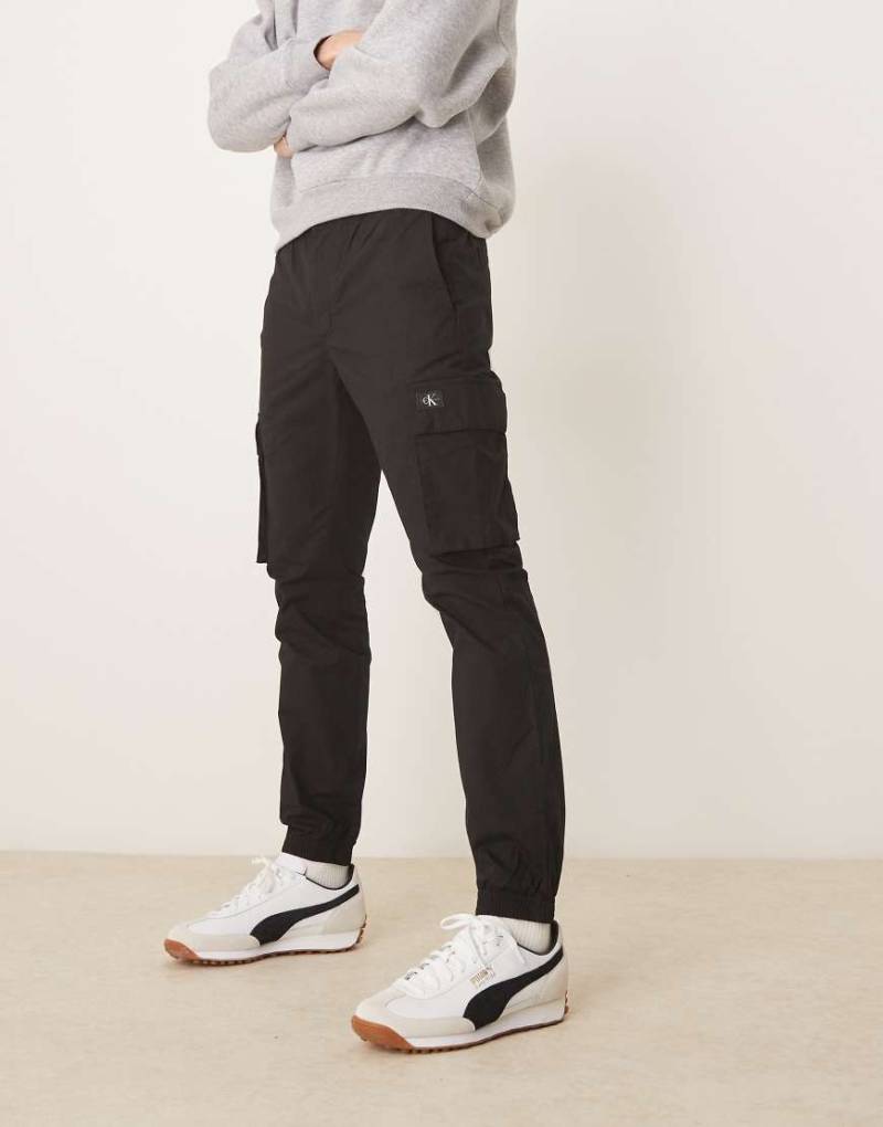 Calvin Klein Jeans - Cargohose mit engem Schnitt in Schwarz von Calvin Klein Jeans
