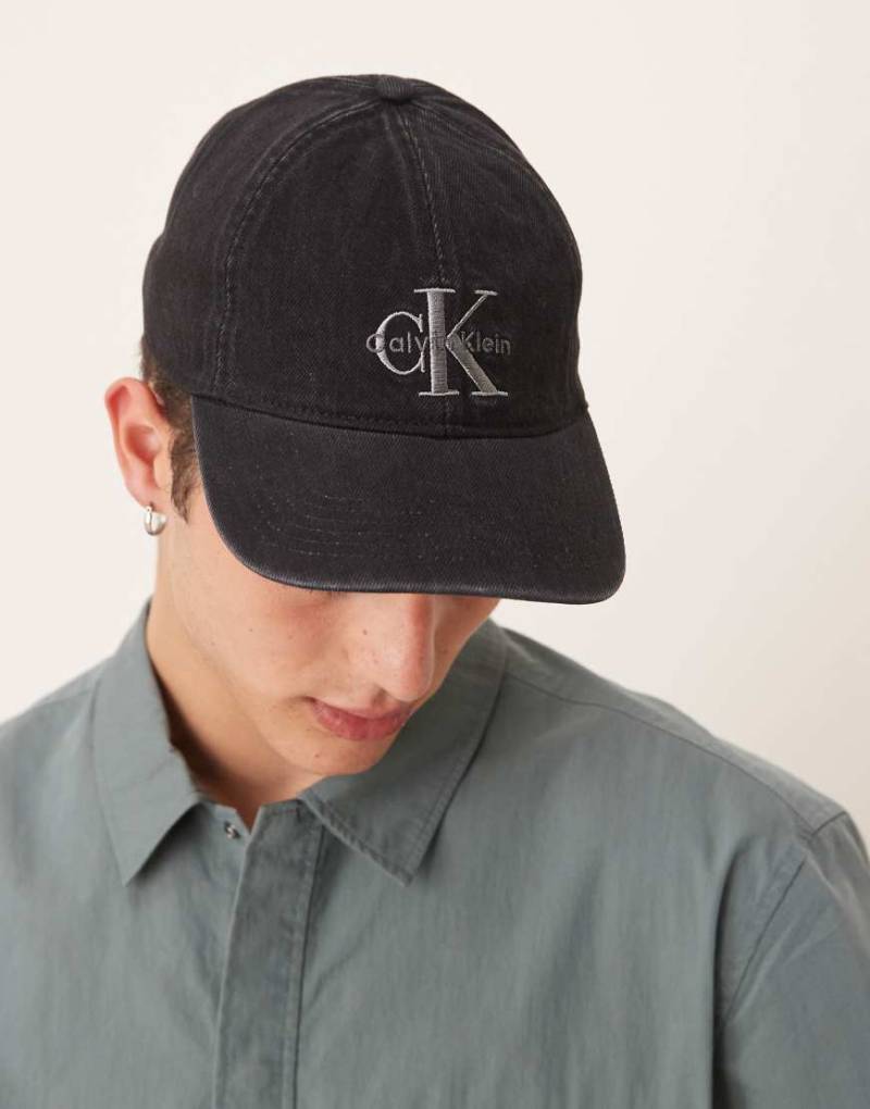 Calvin Klein Jeans - Denim-Kappe in verwaschenem Schwarz mit Logo von Calvin Klein Jeans