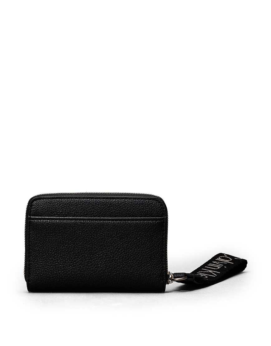Calvin Klein Jeans - Geldbörse in Schwarz mit umlaufendem Reißverschluss Calvin Klein Jeans - Geldbörse in Schwarz mit umlaufendem Reißverschluss von Calvin Klein Jeans