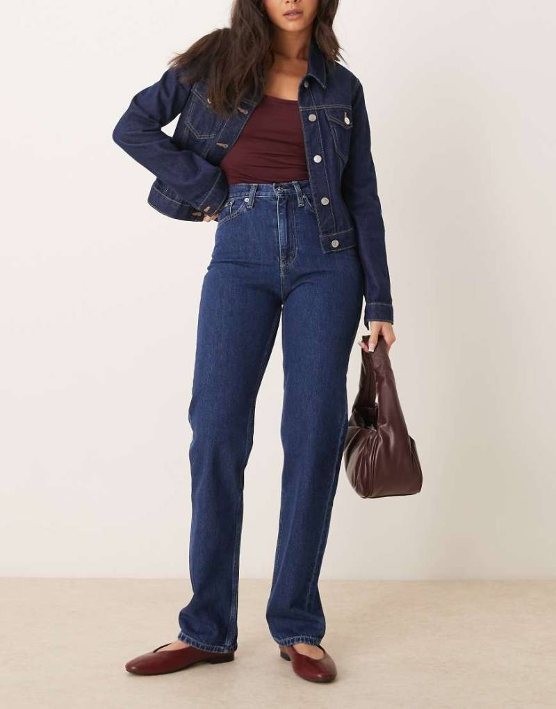 Calvin Klein Jeans - Gerade geschnittene Jeans in dunkler Waschung mit hohem Bund-Blau von Calvin Klein Jeans