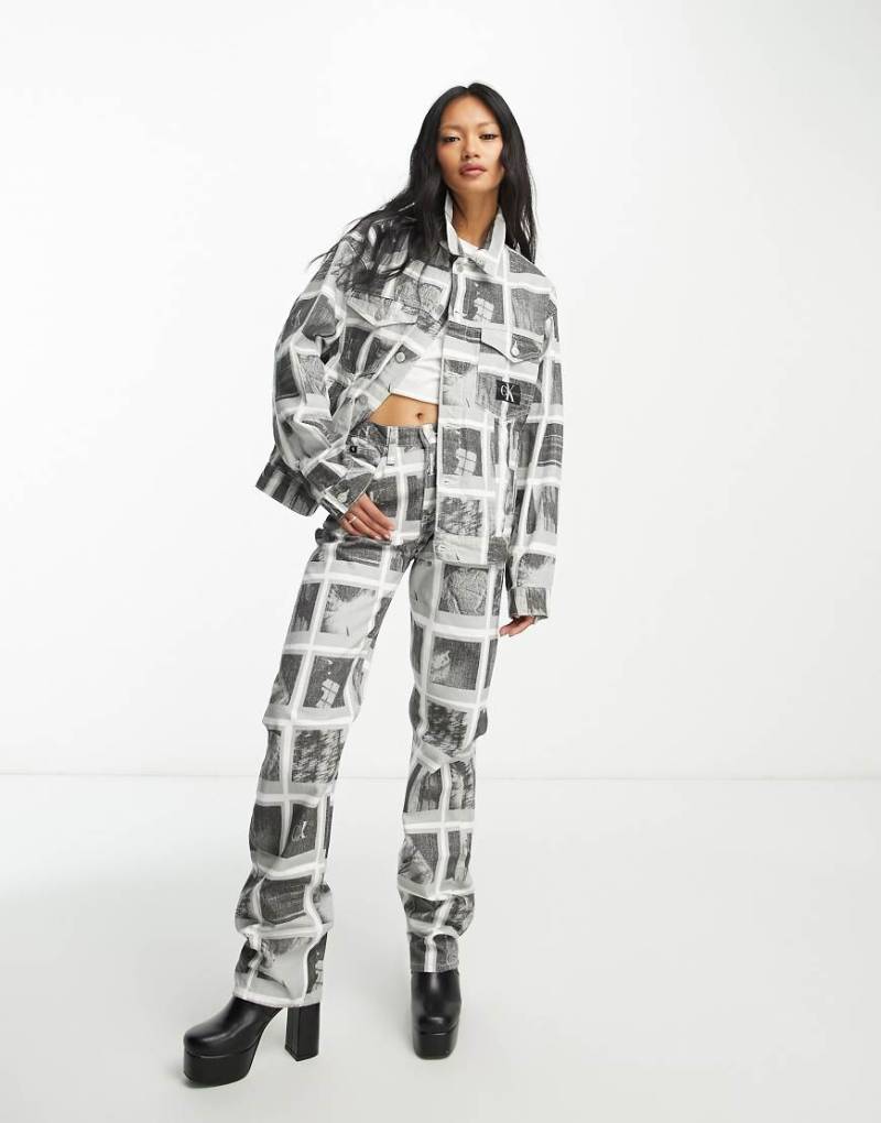 Calvin Klein Jeans - Gerade geschnittene Jeans mit hohem Bund mit Fotoaufdruck, Kombiteil-Blau von Calvin Klein Jeans