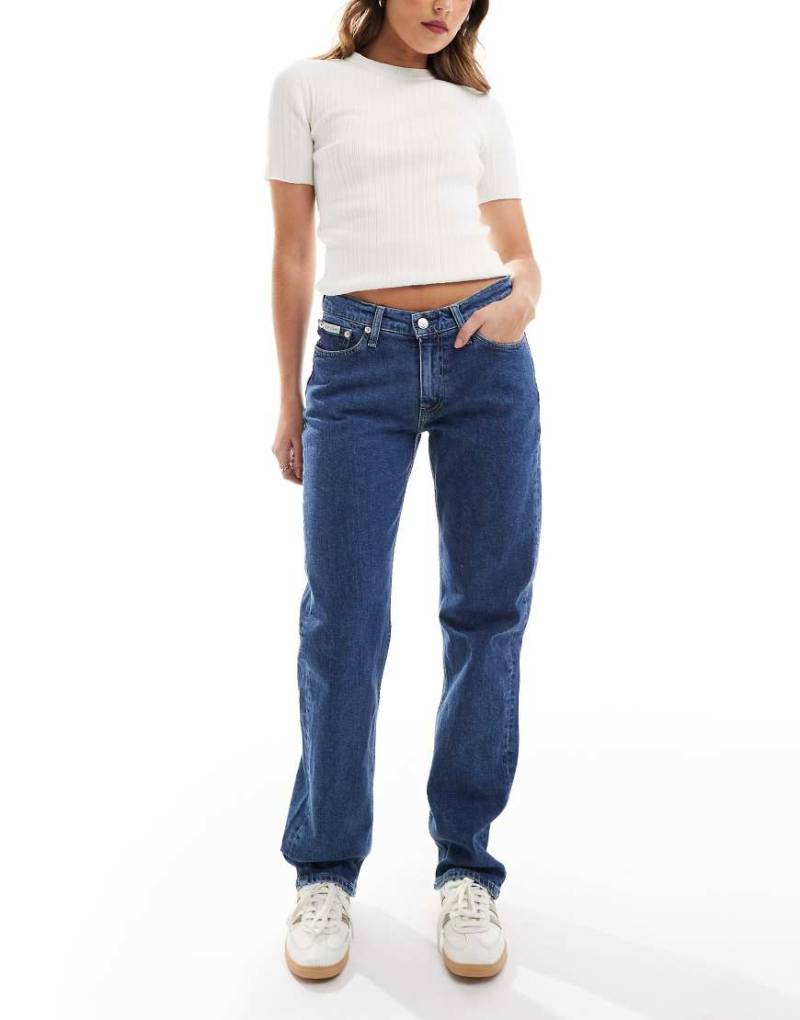 Calvin Klein Jeans - Gerade geschnittene Jeans mit niedrigem Bund in mittlerer Waschung-Blau von Calvin Klein Jeans