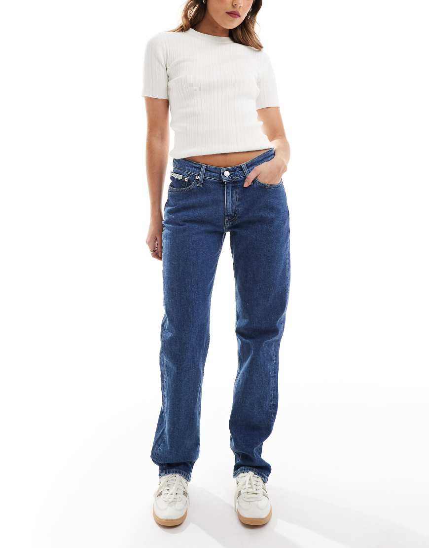 Calvin Klein Jeans - Gerade geschnittene Jeans mit niedrigem Bund in mittlerer Waschung-Blau Calvin Klein Jeans - Gerade geschnittene Jeans mit niedrigem Bund in mittlerer Waschung-Blau von Calvin Klein Jeans