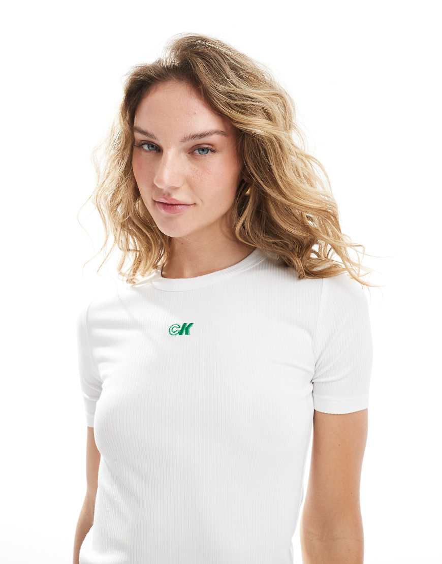 Calvin Klein Jeans - Geripptes Basic-T-Shirt in Weiß Calvin Klein Jeans - Geripptes Basic-T-Shirt in Weiß von Calvin Klein Jeans