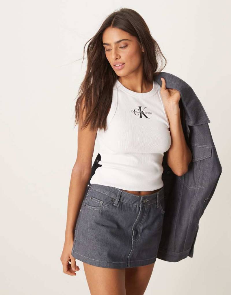 Calvin Klein Jeans - Geripptes Trägertop in Weiß mit schwarz-weißem Logo von Calvin Klein Jeans