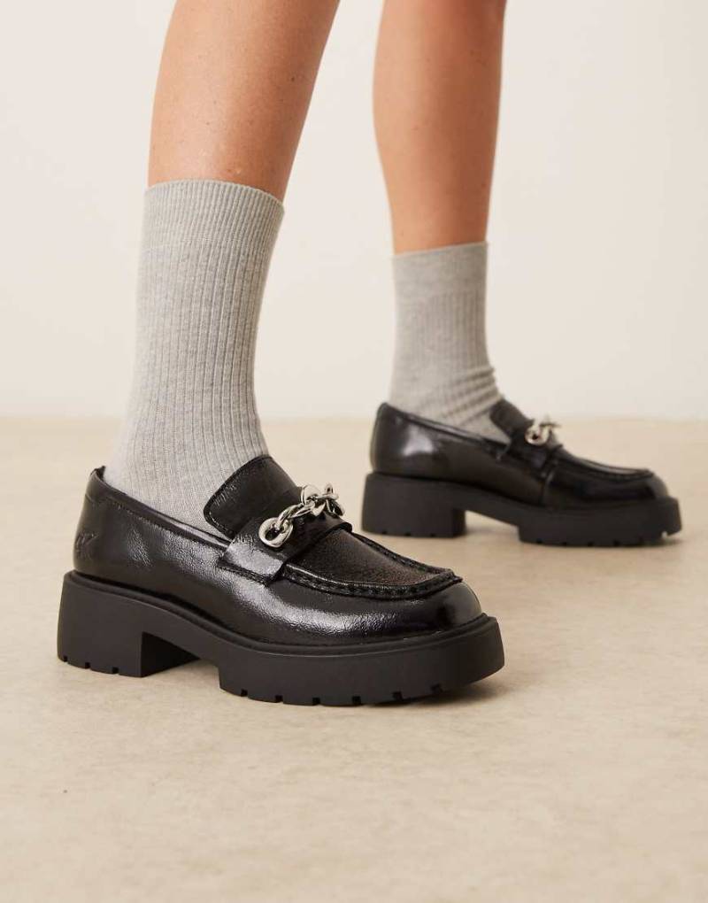 Calvin Klein Jeans - Halbschuhe aus Leder in Schwarz mit dicker Sohle und Kettendetail von Calvin Klein Jeans