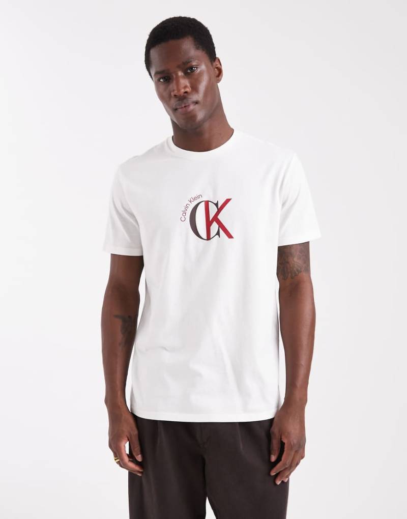 Calvin Klein Jeans - Interlock-T-Shirt in Weiß mit Grafik auf der Brust von Calvin Klein Jeans