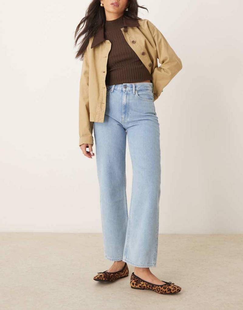 Calvin Klein Jeans - Jeans in heller Waschung mit abgerundetem Beinschnitt-Blau Calvin Klein Jeans - Jeans in heller Waschung mit abgerundetem Beinschnitt-Blau von Calvin Klein Jeans