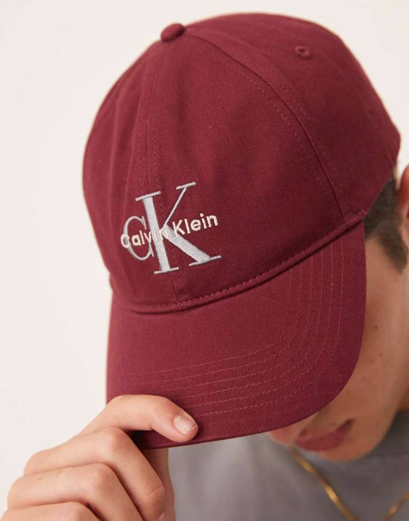 Calvin Klein Jeans - Kappe in Burgunderrot mit Logo von Calvin Klein Jeans