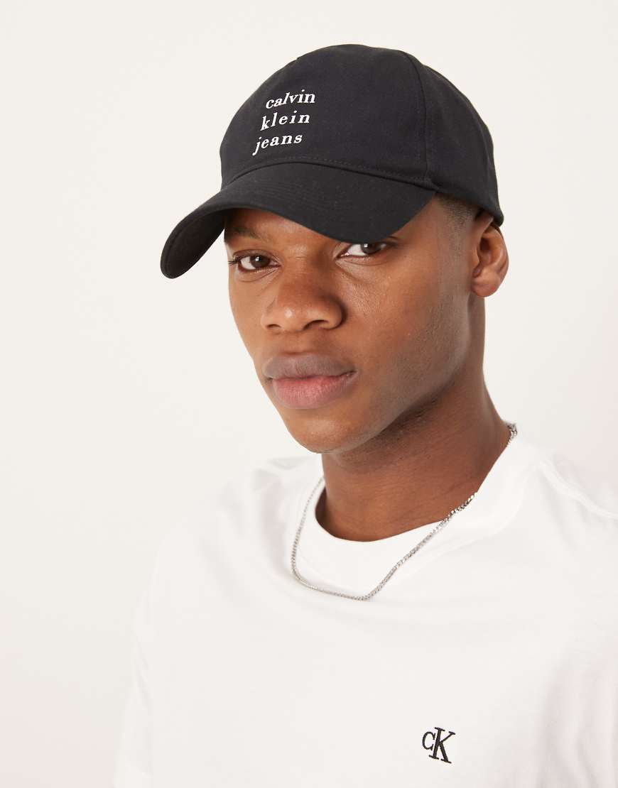 Calvin Klein Jeans - Kappe in Schwarz mit Grafik von Calvin Klein Jeans