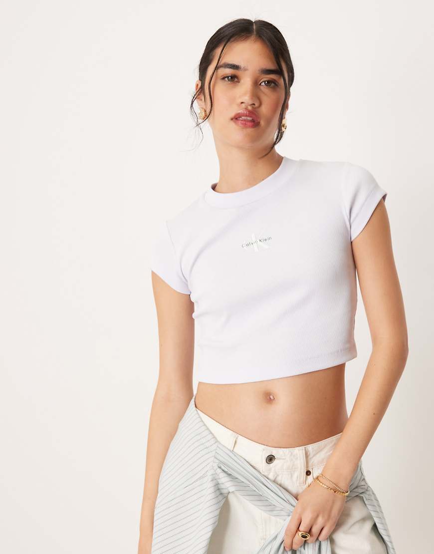 Calvin Klein Jeans - Knapp geschnittenes T-Shirt in Flieder mit Monogramm-Lila von Calvin Klein Jeans