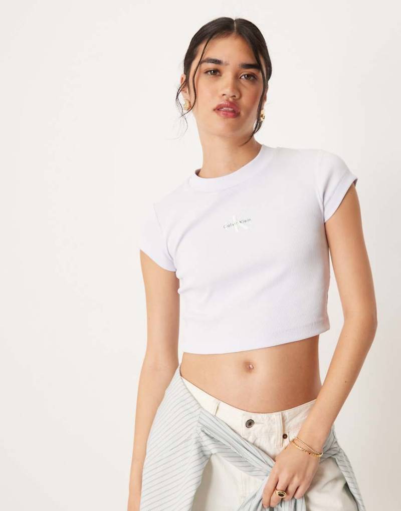 Calvin Klein Jeans - Knapp geschnittenes T-Shirt in Flieder mit Monogramm-Lila von Calvin Klein Jeans