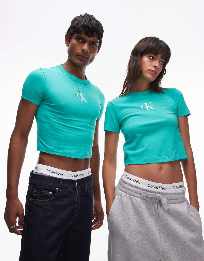 Calvin Klein Jeans - Knapp geschnittenes Unisex-T-Shirt in Grün Calvin Klein Jeans - Knapp geschnittenes Unisex-T-Shirt in Grün von Calvin Klein Jeans
