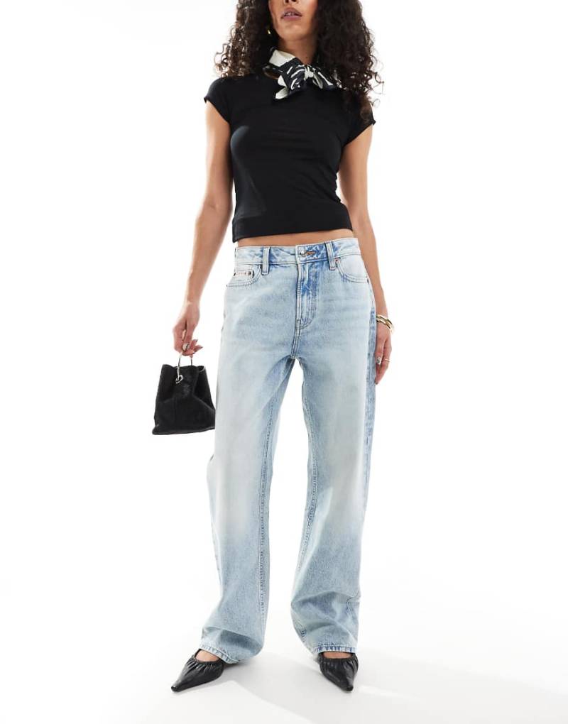 Calvin Klein Jeans - Kultige gerade Jeans im 90er-Stil in sonnengebleichter Waschung-Weiß von Calvin Klein Jeans