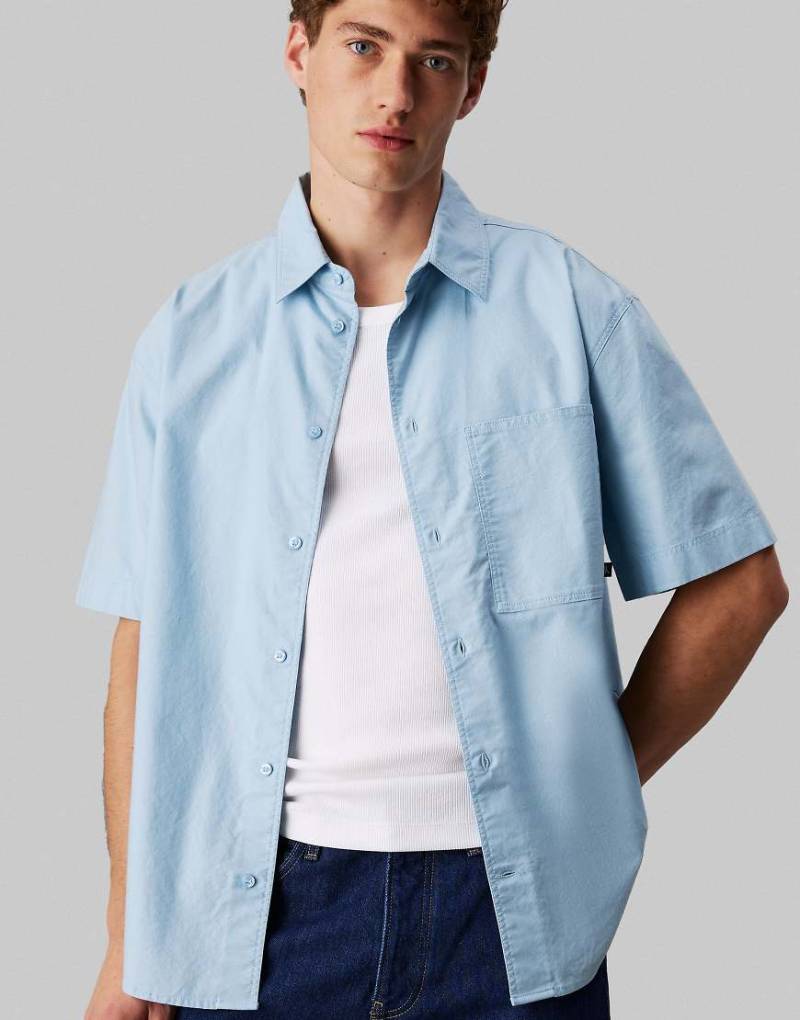 Calvin Klein Jeans - Kurzärmliges Oxford-Hemd in Blue Bell-Blau von Calvin Klein Jeans
