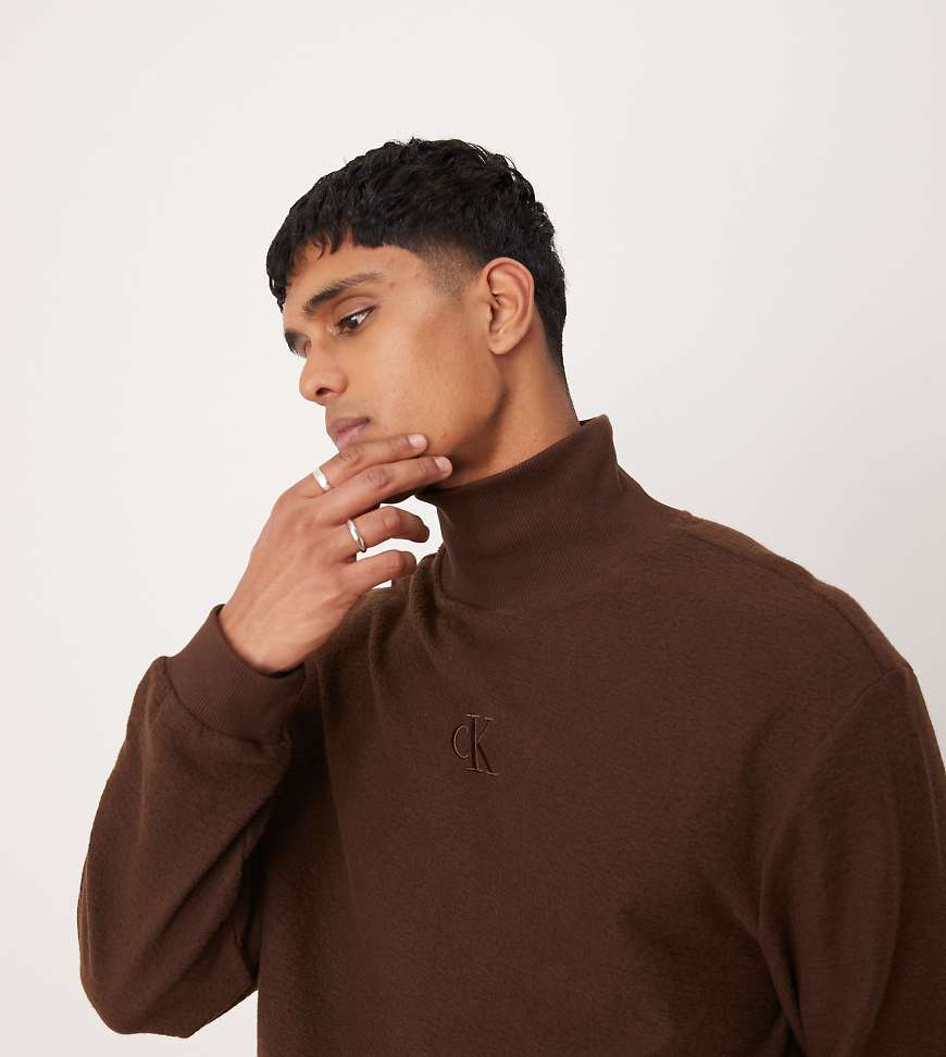 Calvin Klein Jeans - Kuscheliger Rollkragenpullover in Braun, exklusiv bei ASOS von Calvin Klein Jeans