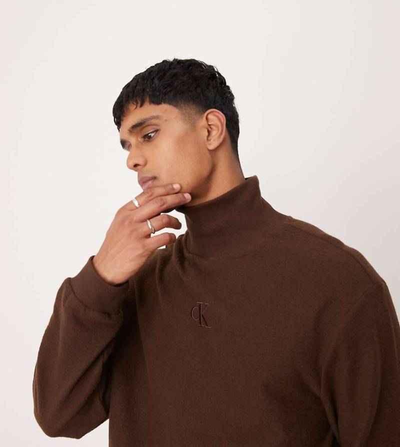 Calvin Klein Jeans - Kuscheliger Rollkragenpullover in Braun, exklusiv bei ASOS von Calvin Klein Jeans