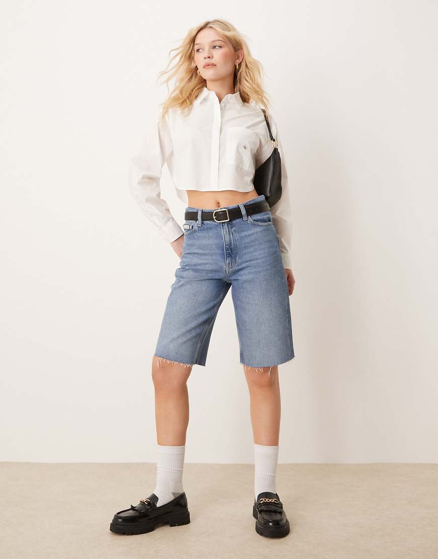 Calvin Klein Jeans - Längere Bermuda-Jorts in heller Waschung-Blau Calvin Klein Jeans - Längere Bermuda-Jorts in heller Waschung-Blau von Calvin Klein Jeans