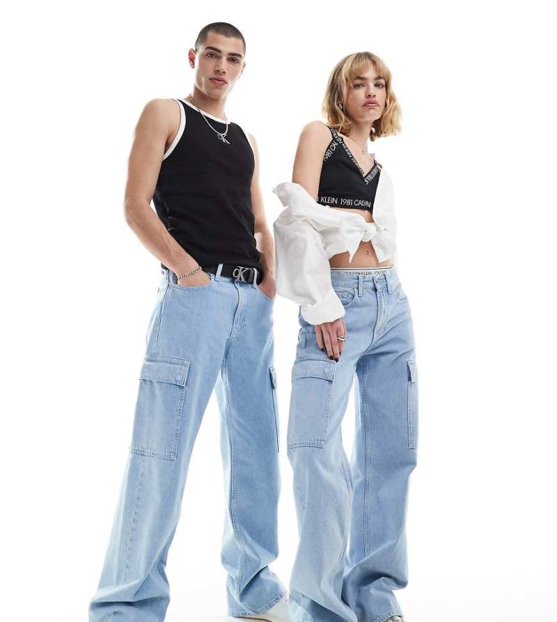Calvin Klein Jeans - Lässige 90er Cargo-Jeans in heller Waschung - exklusiv bei ASOS-Blau von Calvin Klein Jeans