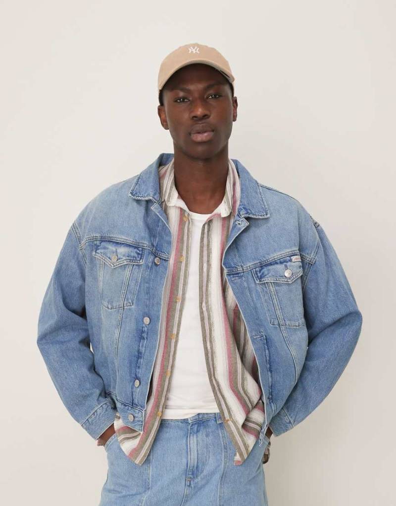 Calvin Klein Jeans - Locker geschnittene Jeansjacke in mittlerer Waschung-Blau von Calvin Klein Jeans