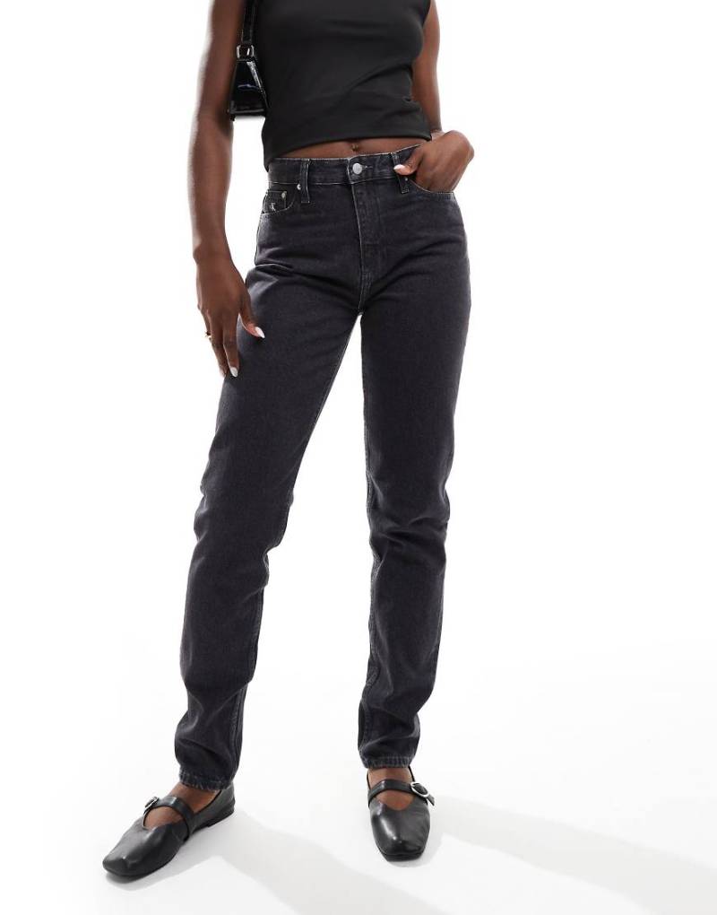 Calvin Klein Jeans - Mom-Jeans in Grau von Calvin Klein Jeans