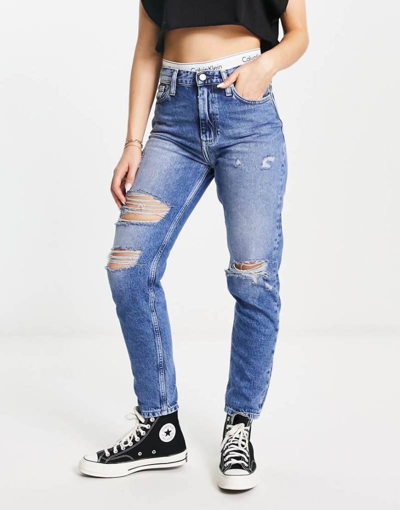 Calvin Klein Jeans - Mom-Jeans in mittlerer Waschung-Blau von Calvin Klein Jeans